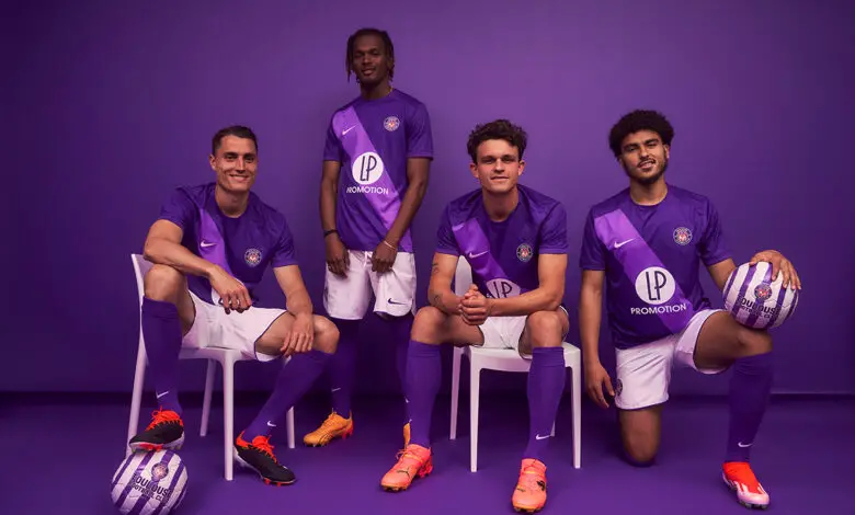 Dans une pub XXL, le Toulouse FC lance un nouveau maillot avec Nike.