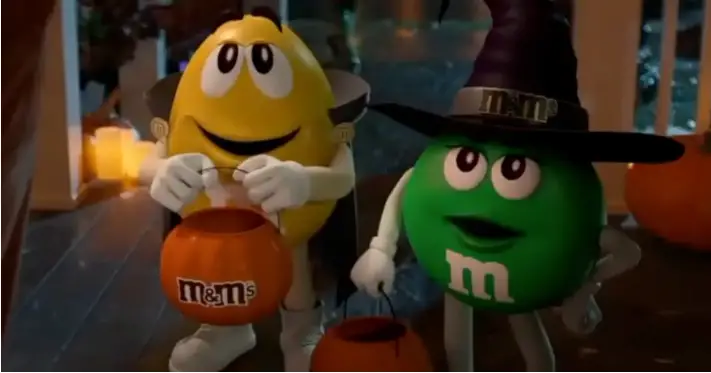 Les M&M’s font équipe avec Snickers et Burger King pour des pubs d’Halloween surprenantes