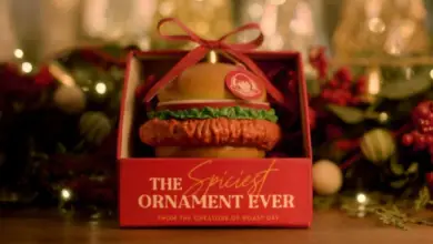 Wendy’s Pimente les Fêtes avec une Boule de Noël Inspirée de son Sandwich au Poulet Épicé