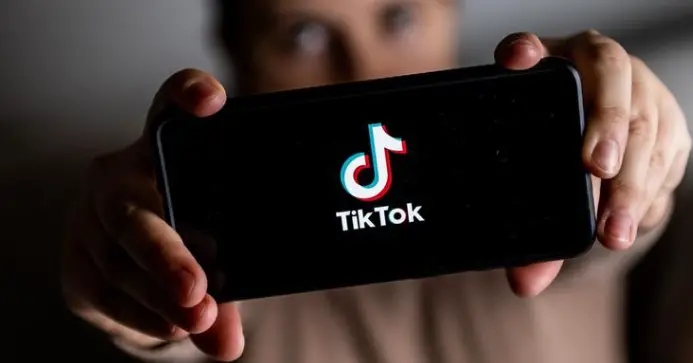 TikTok : La Nouvelle Façon de Rechercher des Informations pour la Génération Z