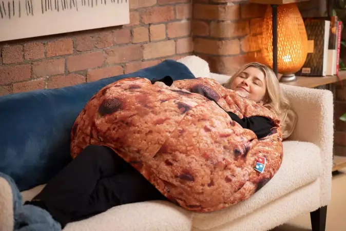 Domino’s Pizza dévoile le Cosy Cookie : une tenue révolutionnaire pour l'hiver 2025