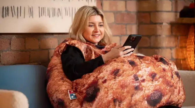 Domino’s Pizza dévoile le Cosy Cookie : une tenue révolutionnaire pour l'hiver 2025