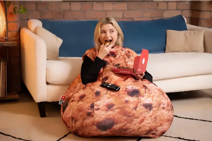 Domino’s Pizza dévoile le Cosy Cookie : une tenue révolutionnaire pour l'hiver 2025