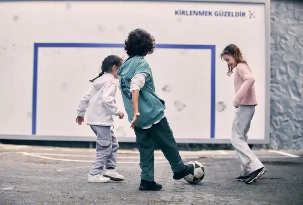 Dirt Is Good (Persil) Transforme Istanbul en Terrain de Jeu avec sa Campagne Audacieuse "Out of Home"