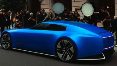 Jaguar fait sensation à la Fashion Week de Paris avec son concept car d'un bleu irréel