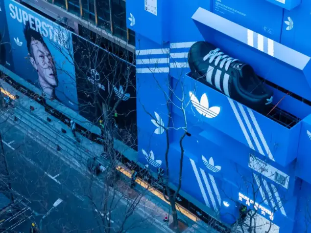 Adidas Originals transforme Shanghai en temple du streetwear avec Shellhead Street District