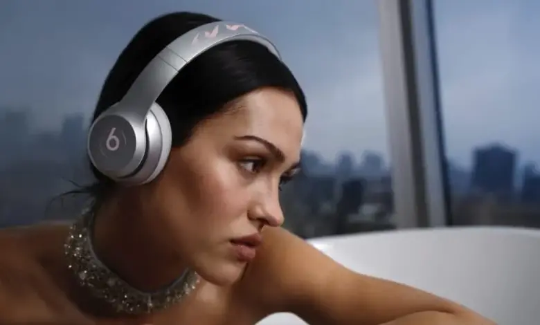 Beats x Sandy Liang : L’édition limitée du Beats Solo 4 mêle design et performance