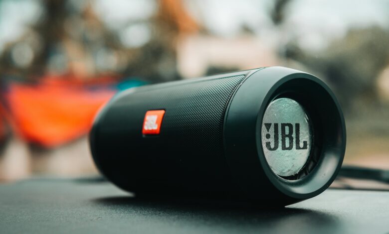 JBL lance la nouvelle génération d'enceintes avec la série AD légère