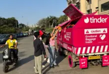 Tinder transforme la rupture en art de vivre : découvrez le camion qui vous aide à tourner la page