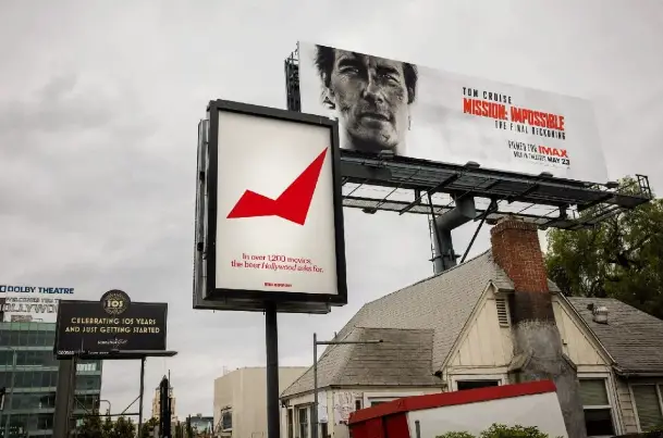 Et si vos héros de films préféraient une Bud ? Budweiser détourne les affiches de cinéma dans une campagne visuelle culte et pop