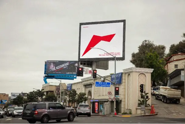 Et si vos héros de films préféraient une Bud ? Budweiser détourne les affiches de cinéma dans une campagne visuelle culte et pop