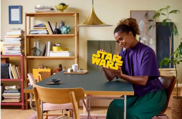 LEGO célèbre le 4 mai avec un logo Star Wars 3D à construire : une icône pop transformée en œuvre déco