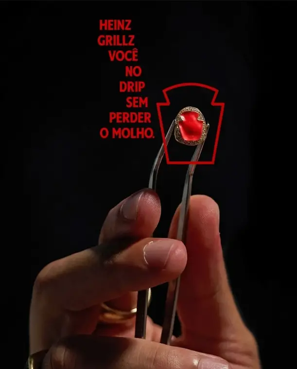 Heinz transforme l'ouverture des sachets de ketchup en un acte de style avec des Grillz en or