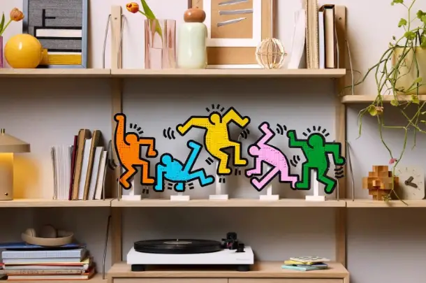 LEGO x Keith Haring : l’art pop s’invite dans votre salon avec un set aussi fun que déco !