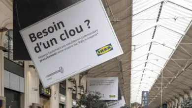 IKEA détourne l’affichage pour promouvoir la réparation avec humour et engagement