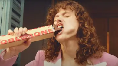 Toblerone casse les codes avec sa nouvelle campagne : "Chocolate Like Nobody’s Watching"