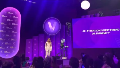 Céline Lejeune sur scène à VivaTech 2025 parlant de l’IA et de l’attention publicitaire.