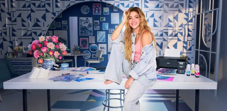 Shakira devient ambassadrice de la technologie Epson dans la campagne Imaginer de Nouvelles Possibilités.