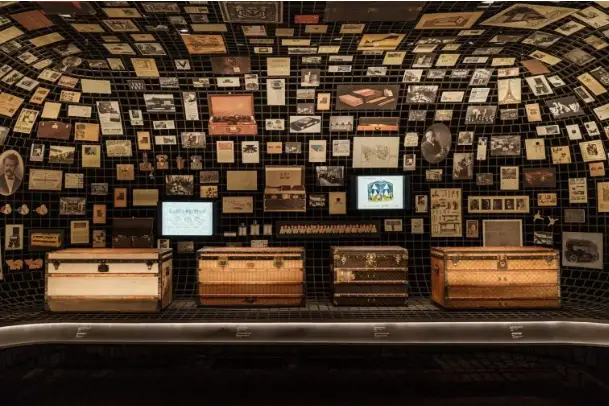 Décor du Café Louis Vuitton à Shanghai, inspiré des salons de croisière du XXe siècle