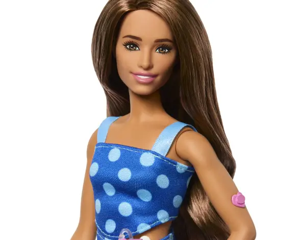 Poupée Barbie Fashionistas atteinte de diabète de type 1 avec pompe à insuline et capteur CGM