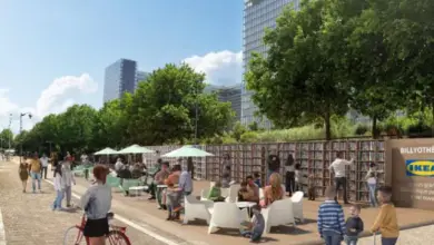 La Billyothèque IKEA installée sur le Port de la Gare à Paris, structure inspirée de l'étagère BILLY