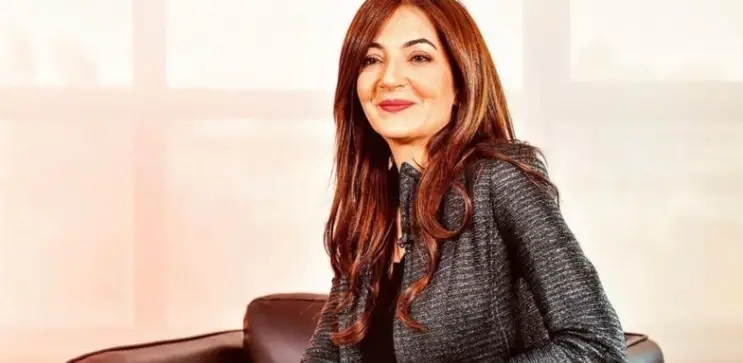 L’humoriste Hanane El Fadili incarnant un personnage pour la campagne digitale de Royal Air Maroc