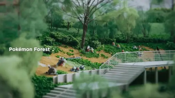 Sentier forestier immersif de PokéPark KANTO avec Pokémon sauvages