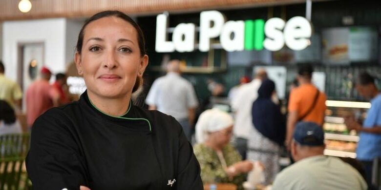 La cheffe Meryem Tahiri en pleine préparation de plats marocains modernes pour La Pause