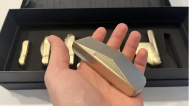 Coffret collector Tesla Speedform avec sept sculptures dorées