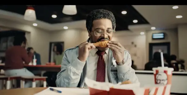 Scène du film publicitaire KFC inspiré des films de braquage