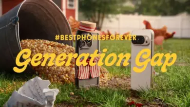 Publicité Google Best Phones Forever mettant en scène Pixel et iPhone