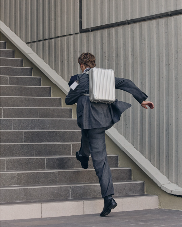RIMOWA Original Backpack aluminium – Sac à dos rigide en aluminium rainuré signé RIMOWA.