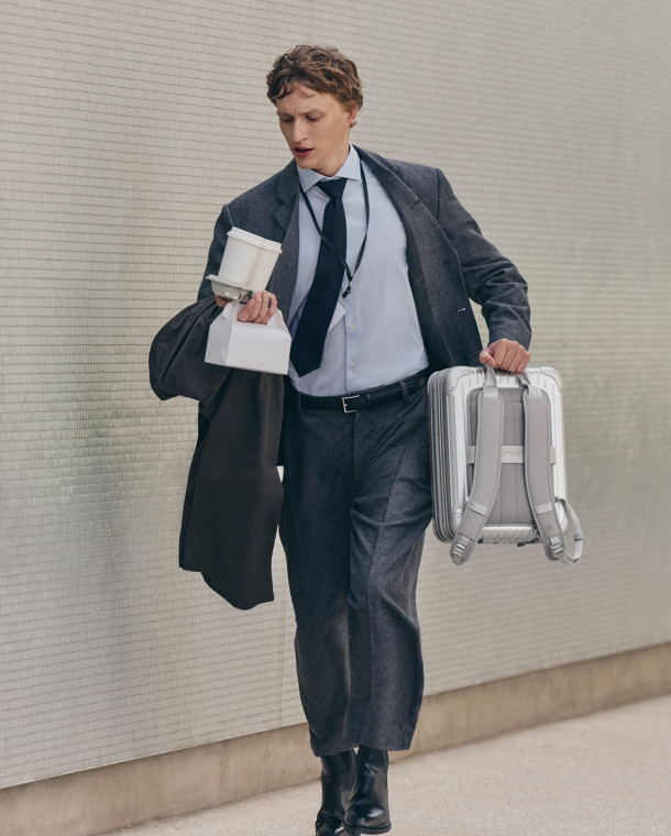 RIMOWA Original Backpack aluminium – Sac à dos rigide en aluminium rainuré signé RIMOWA.