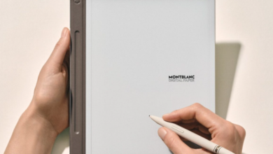 Montblanc Digital Paper avec stylet sur un bureau minimaliste