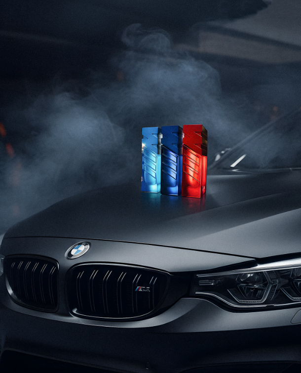 Flacons parfum BMW M avec bandes tricolores iconiques