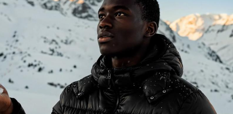 Page d’accueil immersive du nouveau site e-commerce Moncler dopé à l’intelligence artificielle